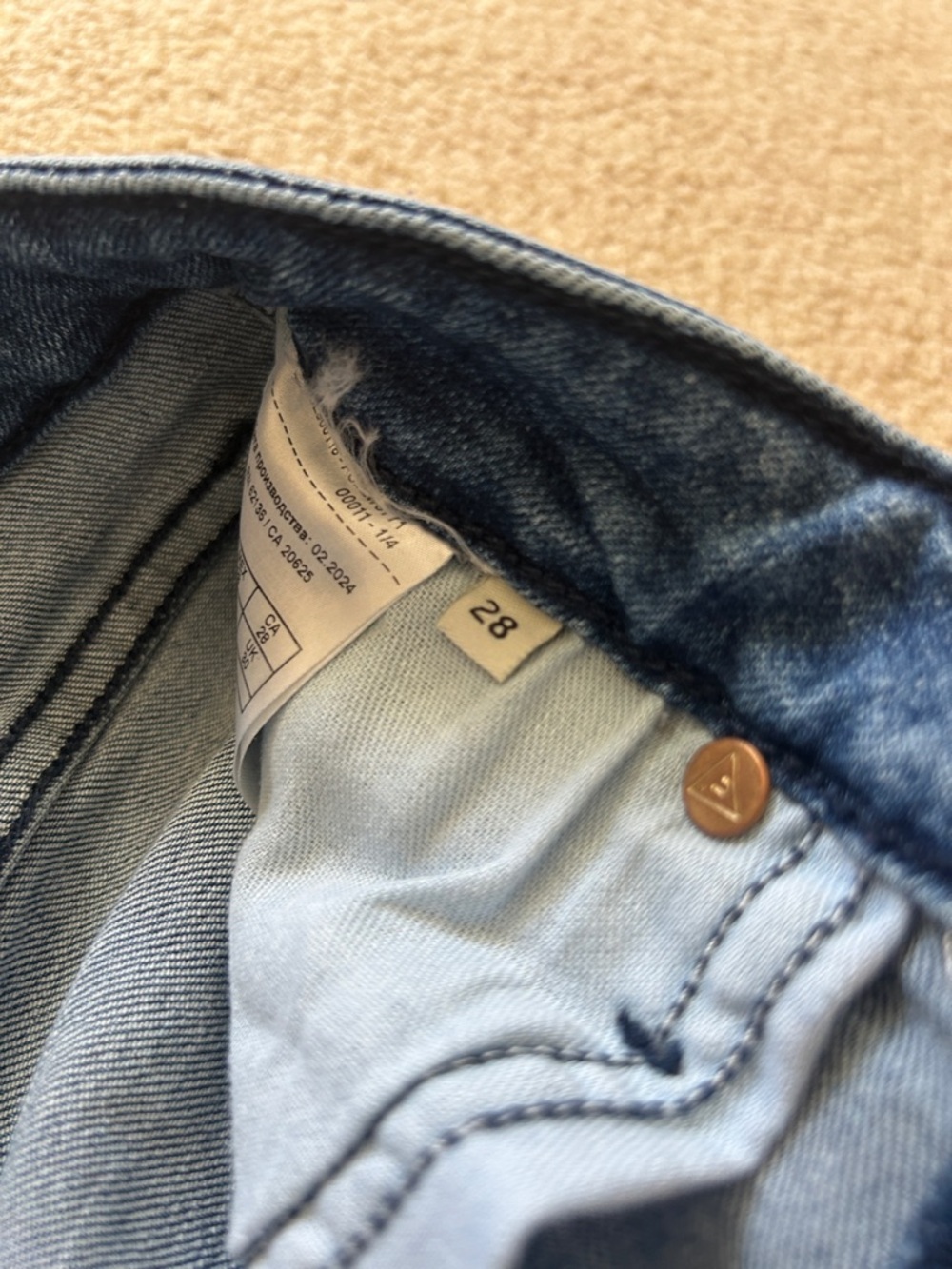 *LIKE NEW* Guess Eco Sexy Flare Jeans size 28 x 32 - Picture 3 of 8